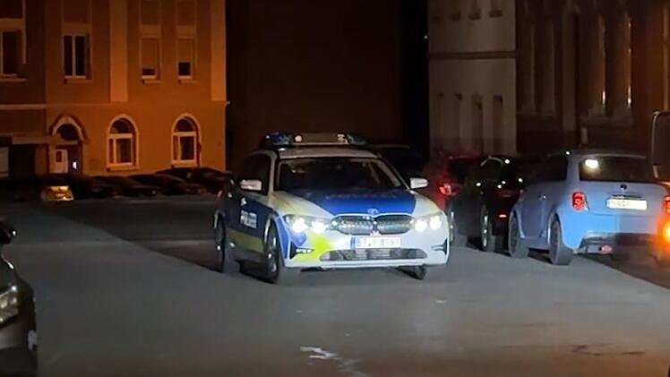 Hof: Ruhest&ouml;rung eskaliert - Polizeieins&auml;tze enden in Festnahmen