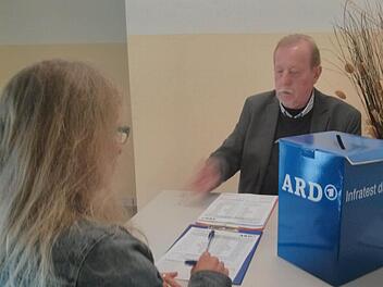 Wahlkorrespondent Karl-Heinz Waldmann in Diebach Foto: Elisabeth Assmann