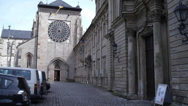 Der Zugang zu JVA, Kaisersaal und Kirche.