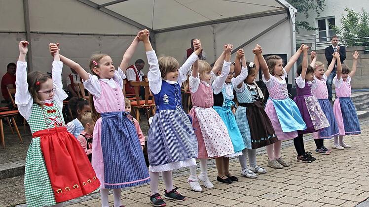 Schlepperparade in der Herrenstraße in Maroldsweisach beim Bauernmarkt. Foto: Helmut Will