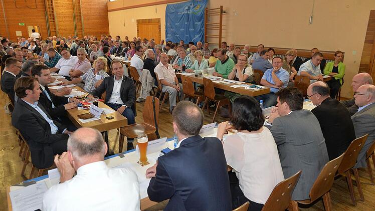 162 Parteivertreter nahmen an der Versammlung in Obertheres teil.