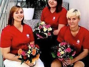 Erfolgreiche Absolventinnen: Lisa Schor, Dana Dürr und Sarah Koloskow (von links; Daniela Ehrhardt, die vierte Teilnehmerin, fehlt auf dem Bild)  Foto: Alfons Beuerlein
