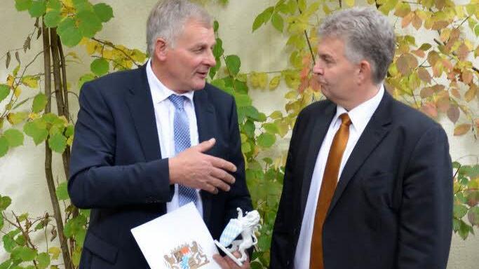 Ministerialdirektor Hubert Bittlmayer (rechts im Bild) im Gespräch mit Andreas Knorr. Foto: Andrea Spörlein