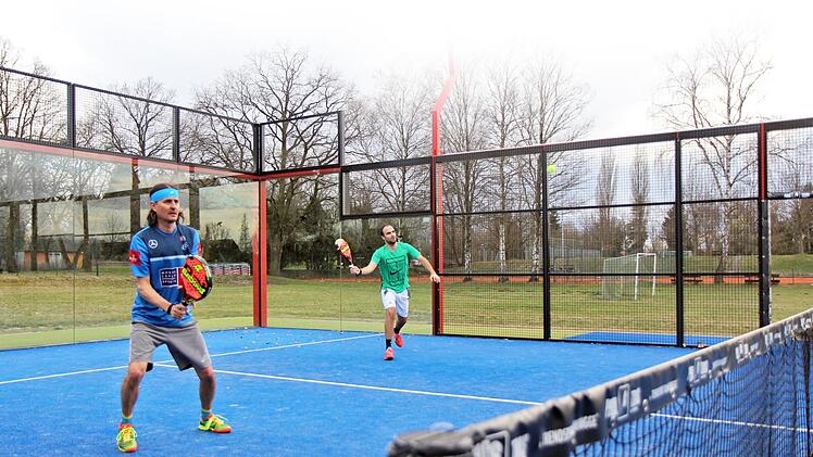 Die Forchheimer Harry Payrleitner (li.) und Tim Jaeger beim Aufwärmen Fotos: Daniel Ruppert