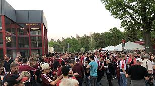 1. FCN steigt auf: Fans feiern in N&uuml;rnberg