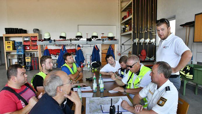 Rund 50 Helfer suchten am Samstagmorgen nach dem Vermissten. Foto: Friedrich