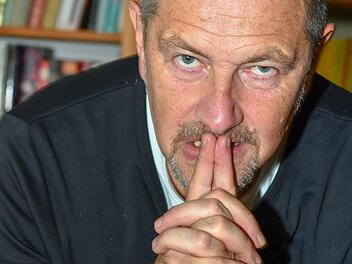 Rainer Streng ist für seine heiteren Auftritte bekannt. Dabei interessiert ihn mehr noch das Abgründige und Morbide.Ronald Rinklef