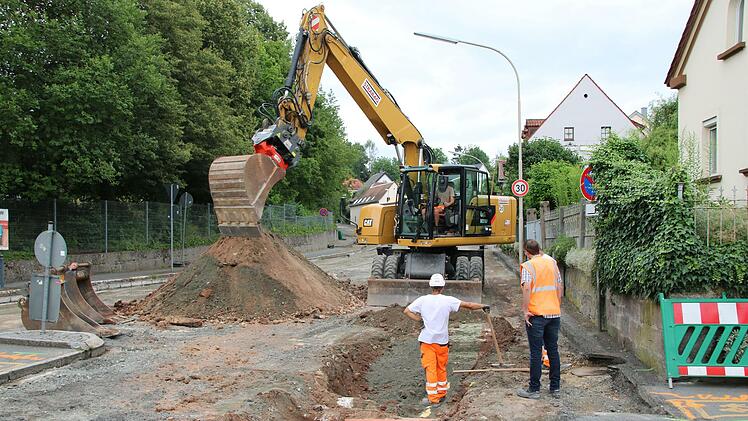 Ob die Baustelle in der Weiherer Straße zum Verkehrschaos beiträgt? Die Zufahrt von der Wilhelm-Meußdorffer-Straße ist seit dieser Woche gesperrt.
