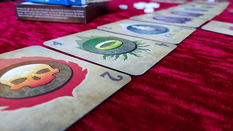 Spiele-Test Gegensatz: Rezension des Micro-Kartenspiels