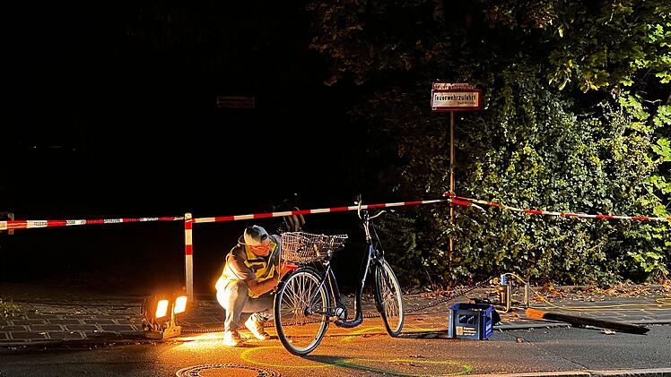 Nürnberg: Radfahrer bei Zusammenstoß lebensbedrohlich verletzt - Auto fährt einfach weiter