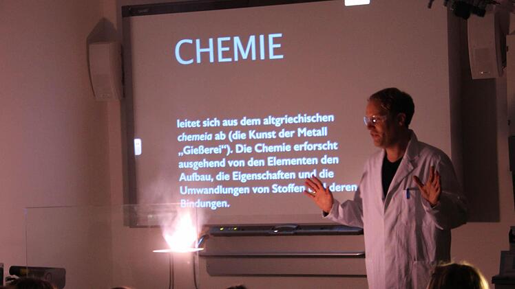 Es ging heiß her bei der Kinder-Uni mit Professor Jorge Groß.  Foto: Sebastian Martin