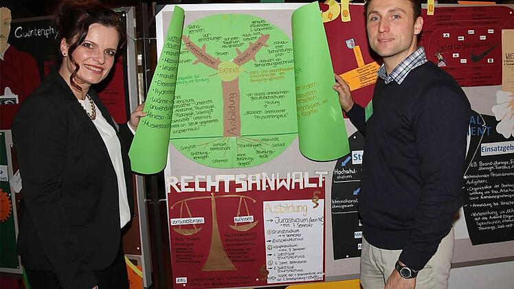 Als Ansprechpartner von der Schule aus waren die Lehrer Claudia Albrecht-Schübel und Manuel Potschka vor Ort. Foto: Gerd Schaar