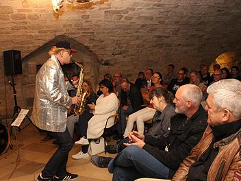 Atze Bauer traf am Freitag mit seinem neuen Programm den Lachnerv seiner Höchstadter Fans. Fotos: Evi Seeger