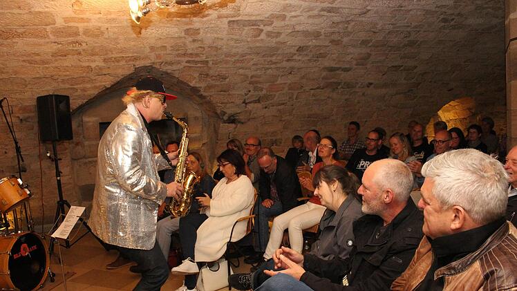 Atze Bauer traf am Freitag mit seinem neuen Programm den Lachnerv seiner Höchstadter Fans. Fotos: Evi Seeger