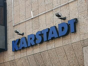 Karstadt N&uuml;rnberg: Interessent &auml;u&szlig;ert sich zu geplanter &Uuml;bernahme - Mitarbeiter k&auml;mpfen weiter