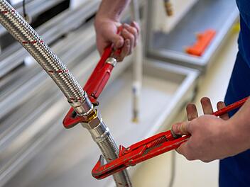 Lange Wartezeiten beim Handwerker? Branchen-Chef hat genialen Tipp