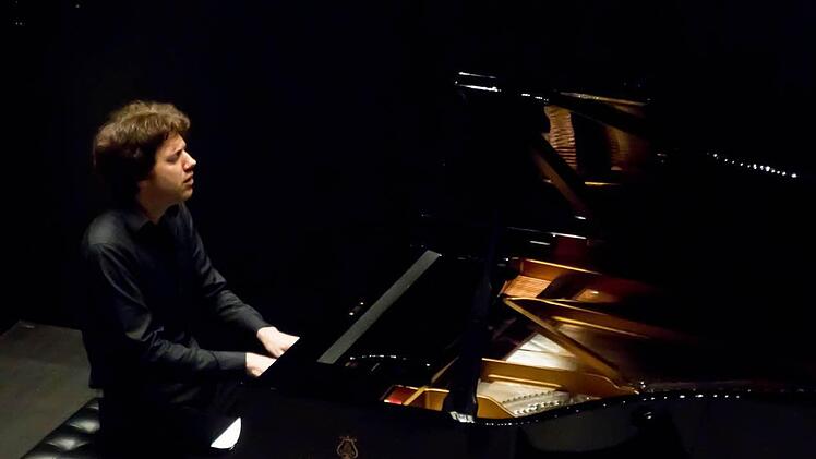 Beeindruckendes Coburg-Debüt: Der Pianist Benjamin Moser gastierte bei der "Gesellschaft der Musikfreunde". Fotos: Jochen Berger