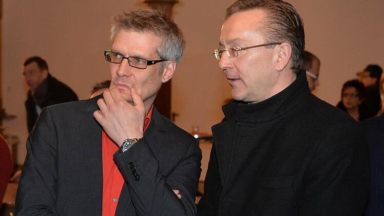 Uwe Kirschstein (l.) fachsimpelt mit Udo Schönfelder. Foto: Ronald Rinklef