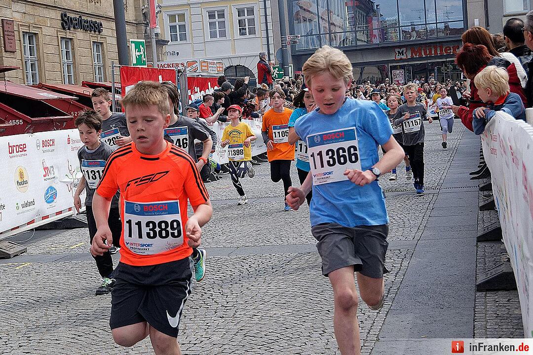 Weltkulturerbelauf 2017 in Bamberg: Der Zieleinlauf am Maxplatz