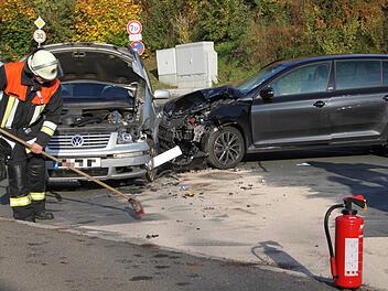 Einen Zusammenstoß gab es gestern gegen 16.30 Uhr in der Lorenz-Sandler-Straße, dabei wurden die beiden Fahrer leicht verletzt.Jochen Nützel