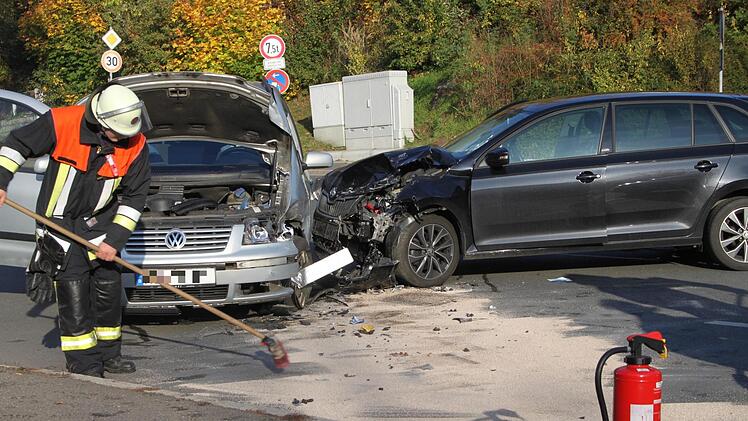 Einen Zusammenstoß gab es gestern gegen 16.30 Uhr in der Lorenz-Sandler-Straße, dabei wurden die beiden Fahrer leicht verletzt.Jochen Nützel
