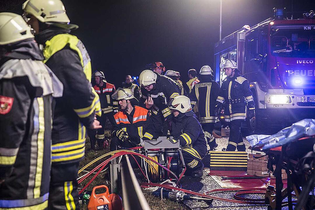 Haßfurt: Fahrer nach Unfall auf der A70 stundenlang eingeklemmt