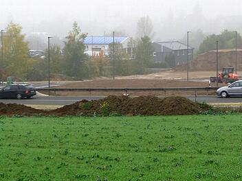 Wann wird sich der Nebel der Unklarheit &uuml;ber die Innenraumgestaltung des Kreisverkehrsplatzes lichten? Die Vorstellung der Varianten brachte keine Kl&auml;rung. Foto: Norbert Karbach