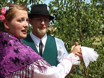 Sie waren ein schönes Zechpaar: Theres Fischer und ihr "Zechbursch" Matthias Vetter.  Foto: Veronika Schadeck