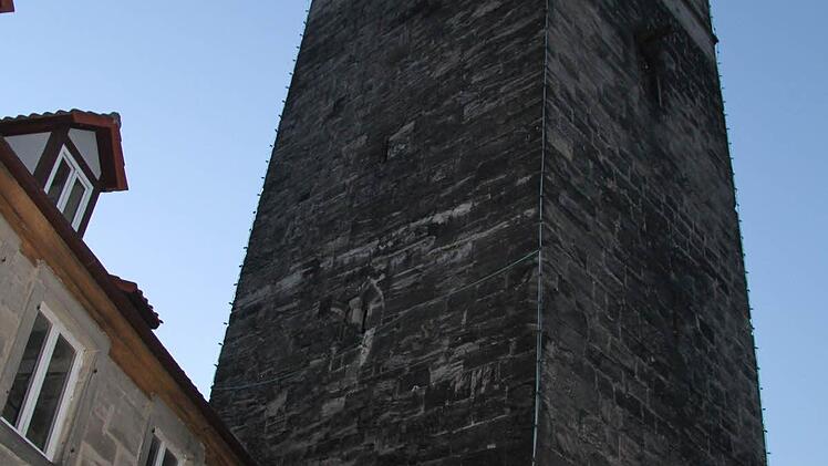 Einige Teilnehmer erinnerten sich noch an den letzten Bewohner des Stadtturmes Foto: Sonja Adam