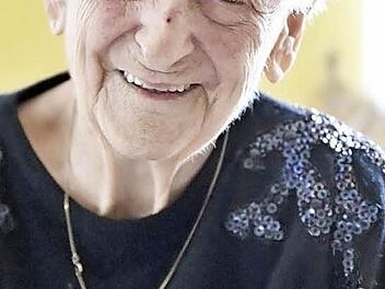 Irmgard Leonhart in Holzhausen feierte am Donnerstag in guter körperlicher und geistiger Verfassung 90. Geburtstag.  Foto: Snater