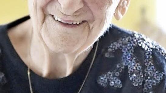 Irmgard Leonhart in Holzhausen feierte am Donnerstag in guter körperlicher und geistiger Verfassung 90. Geburtstag.  Foto: Snater