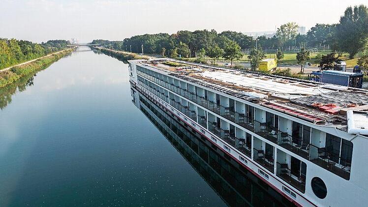 Die Wege am Kanal d&uuml;rfen laut Eigent&uuml;mer Wasserstra&szlig;en- und Schifffahrtsamt N&uuml;rnberg zur Erholung von Privatpersonen genutzt werden, allerdings mit Einschr&auml;nkungen. Die Sicherheit des Verkehrs auf der Wasserstra&szlig;e hat Vorrang. Foto: Nicolas Armer, dpa, Archiv