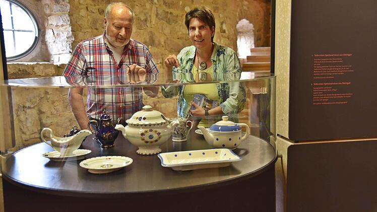 Wolfgang Dultz und Jana Buhrow atmen auf: Dank des Zweckverbandes ist der Fortbestand des Museums gesichert. Aktuell ist dort die Ausstellung "Auf dem Land" zu sehen.  Fotos: Gabi Arnold
