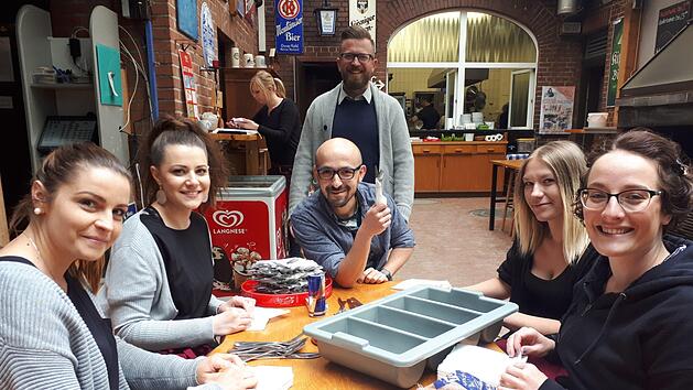 Das Team vom F&auml;sslakeller freut sich auf die Besucher.