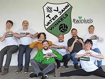 Von links nach rechts hinten: Michael Müller, Maik Schneider, Bettina Schaule, Bernd Hillenbrand, Holger Buczynski, Manuela Otto. Vorne: Markus Otto und Larissa Renninger.  Foto: Michael Epple