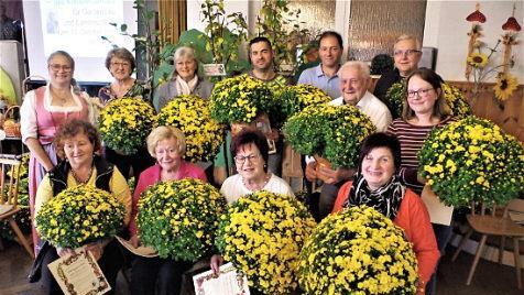 In der dritten Gruppe konnte Kreisvorsitzender Fritz Pohl zwölf Hobbygärtner aus dem Landkreis Kronach für ihr ökologisches Engagement im Garten ehren.