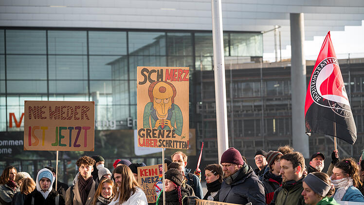 Protest gegen kleinen CSU-Parteitag in Nürnberg