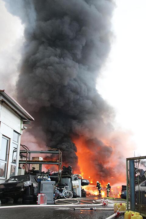 Brand in Recyclingfirma in Maßbach