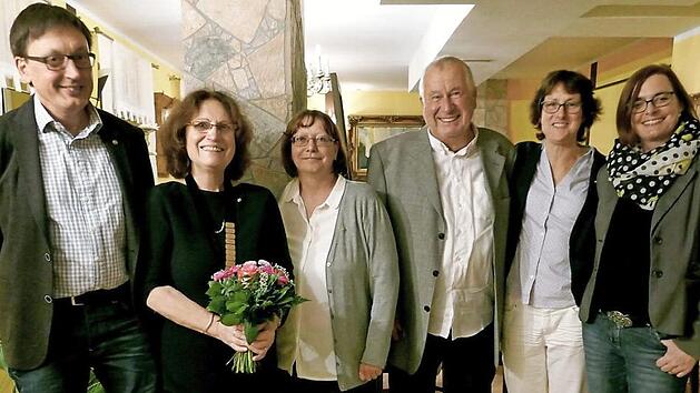 F&uuml;hrungswechsel beim Kiwanisclub Kulmbach - von links: Schatzmeister Gerhard Goller, Pr&auml;sidentin Ute Salzwedel, Vizepr&auml;sidentin Sigrid Daum, Revisor Bernt Pingel, Pastpr&auml;sidentin Anja Gimpel-Henning und Sekret&auml;rin Britta Hansmann.  Foto: Dieter H&uuml;bner