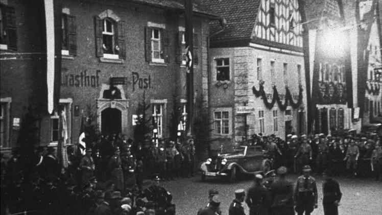 Eine undatierte Aufnahme von einer Kundgebung der Nazis auf dem Waischenfelder Marktplatz Foto: Archiv
