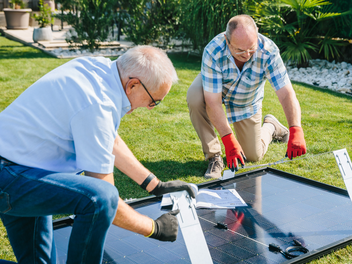Balkonkraftwerke: So wird die Planung mit KI zum Kinderspiel