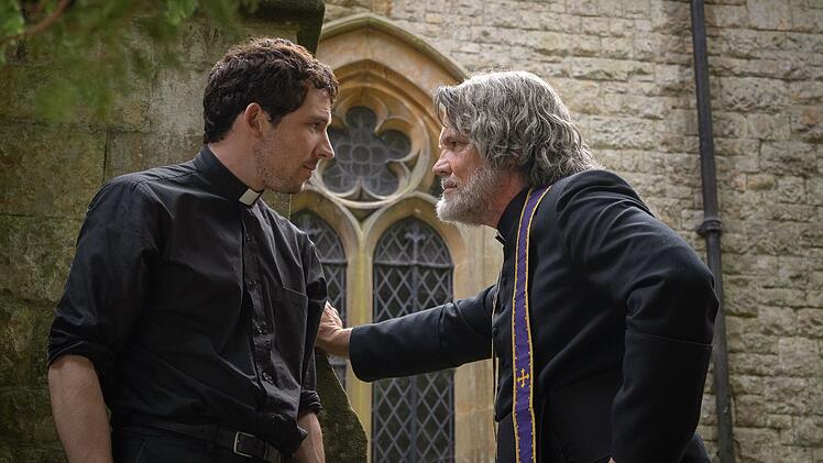 Unterschiedlicher können katholische Priester nicht sein: Den jungen Jud Duplenticy (Josh O'Connor, links) und Monsignore Jefferson Wicks (Josh Brolin) verbindet nicht viel.