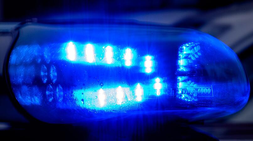 N&uuml;rnberg: Exhibitionist bel&auml;stigt Frau in Stra&szlig;enbahn - "in unsittlicher Weise"