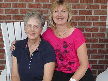 "Blutsschwestern" - Diana Wisniewski (links) und ihre Nordhalbener Stammzellen-Spenderin Anette Daum beim Besuch in Greenville (Wisconsin/USA) Foto: privat