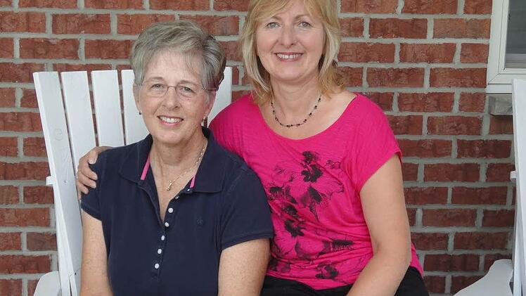 "Blutsschwestern" - Diana Wisniewski (links) und ihre Nordhalbener Stammzellen-Spenderin Anette Daum beim Besuch in Greenville (Wisconsin/USA) Foto: privat