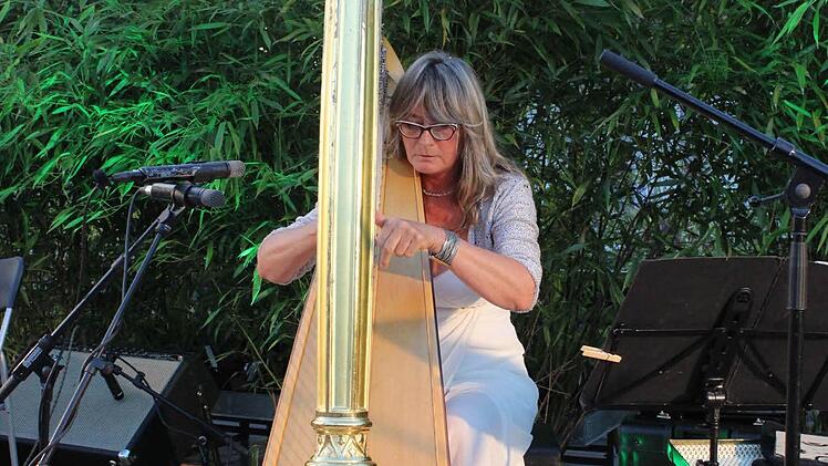 Lilo Kraus und ihre Harfe