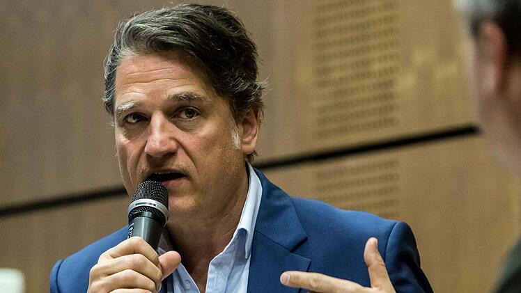 Jakob Augstein (links) und Nikolaus Blome in der Aula der Coburger HochschuleFoto: Jochen Berger