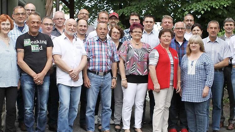 Diese Frauen und Männer aus Küps, Kronach und Mitwitz wurden für 25, 50 oder 75-maliges Spenden ausgezeichnet. Fotos: Michael Wunder