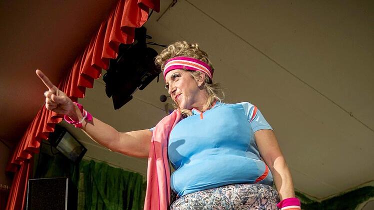 Die B&uuml;tt-Moderatorin Heike Appel musste auch mal als Onka Ponka ran um Werbung f&uuml;r ihre Fitness-Schule mit dem Slogan "I make you sexy dot com" zu machen.