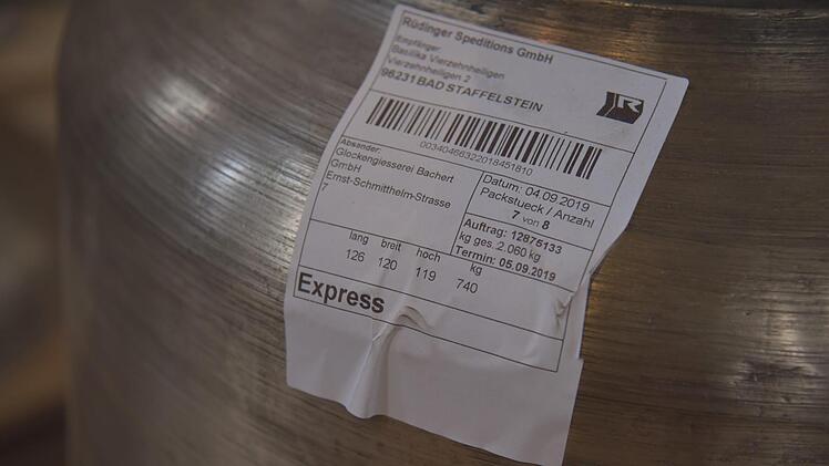 Ordnung muss sein: Auf jeder Glocke klebte ein Transportzettel.